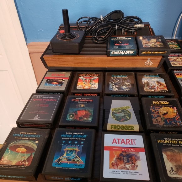 ATARI 2600 CONSOLE WITH ONE PADDLE AND CABLES NO GAMES INCLUDED.